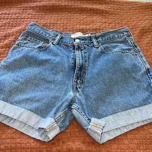 Levi cuffed denim jean shorts in good used condition, relaxed fit